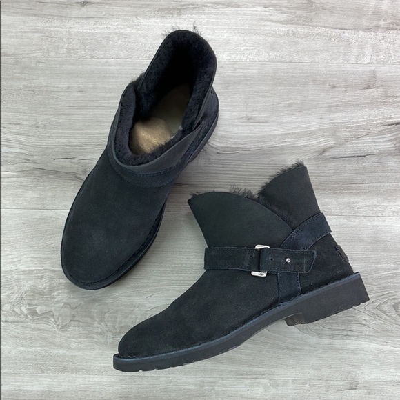 🍁UGG🍁 BLACK AUBRIELLE BOOTS - Picture 2 of 14